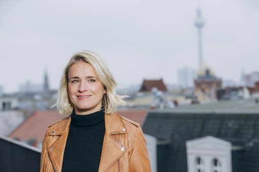 Verena Bentele VdK-Präsidentin Verena Bentele, im Hintergrund sieht man den Berliner Fernsehturm