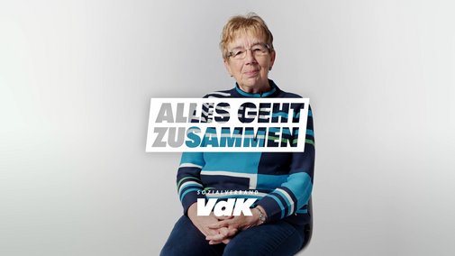 Gunda Menkens Portraitfoto von Gunda Menkens und das Logo der Aktion Alles geht zusammen