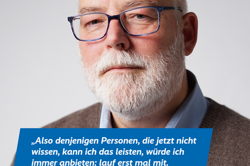 Andreas Rohloff, Niedersachsen-Bremen Das Plakatmotiv zeigt am oberen Rand das Logo der Aktion "Alles geht zusammen" und das VdK-Logo, darunter ein großes Portraitfoto von Andreas Rohloff und das Zitat „Also denjenigen Personen, die jetzt nicht wissen, ob sie das leisten können, würde ich immer anbieten: Lauf erst einmal mit. Machen, ausprobieren. Ganz einfach.“