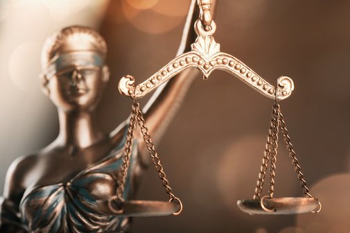 VdK-Musterklage Eine Statue der Justitia aus Metall