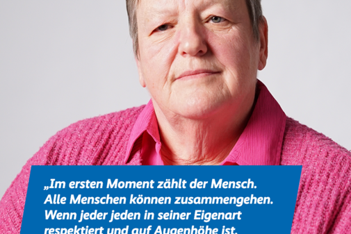 Das Bild zeigt ein Portraitfoto von Katharina Schurk und das Zitat "Im ersten Moment zählt der Mensch. Alle Menschen können zusammengehen. Wenn jeder jeden in seiner Eigenart respektiert und auf Augenhöhe ist, dann geht alles zusammen." Am oberen Bildrand sind das VdK-Logo und das Logo der Aktion Alles geht zusammen.