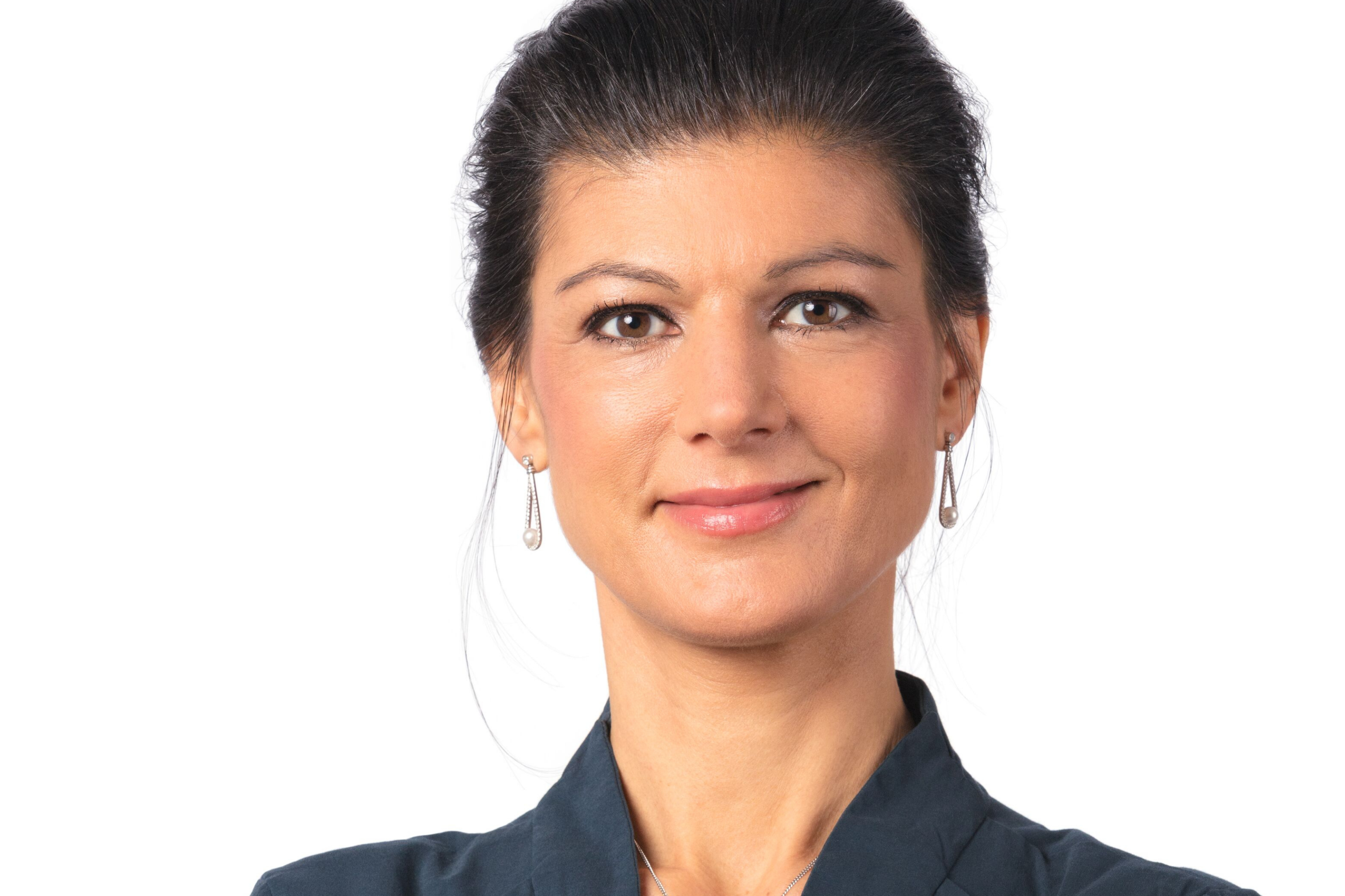 Das Portraitfoto zeigt Sahra Wagenknecht. 