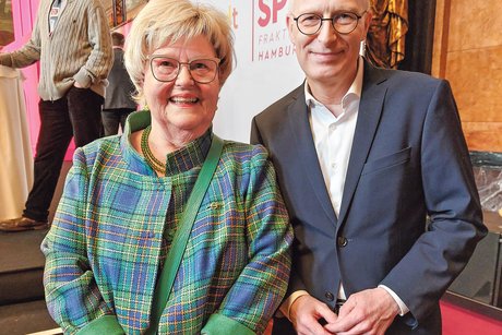 Renate Schommer mit Bürgermeister Peter Tschentscher