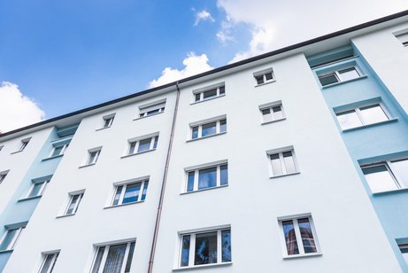 Wer bekommt Wohngeld Mehrgeschossiges Wohnhaus in Deutschland.