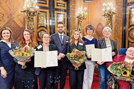 Die Gewinner bei der Preisverleihung im Rathaus.