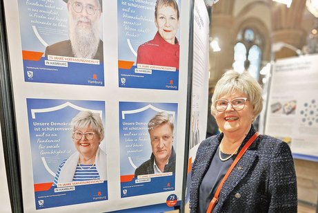 LfV-Jubiläum – Viele bekannte Gesichter – darunter Renate Schommer Am 75. Jubiläum des Hamburger Verfassungsschutz nahmen viele Persönlichkeiten teil.