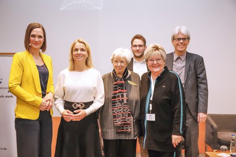 Gruppenfoto mit Isabella Kroth, Ulrike Mascher, Michael Pausder, Stefan Svoboda und Renate Schommer.