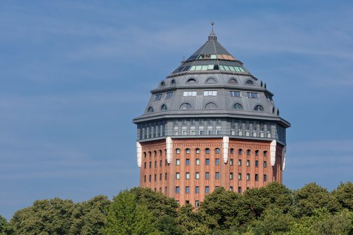 Der Schanzenpark mit dem Schanzenturm ist ein beliebtes Touristenziel.