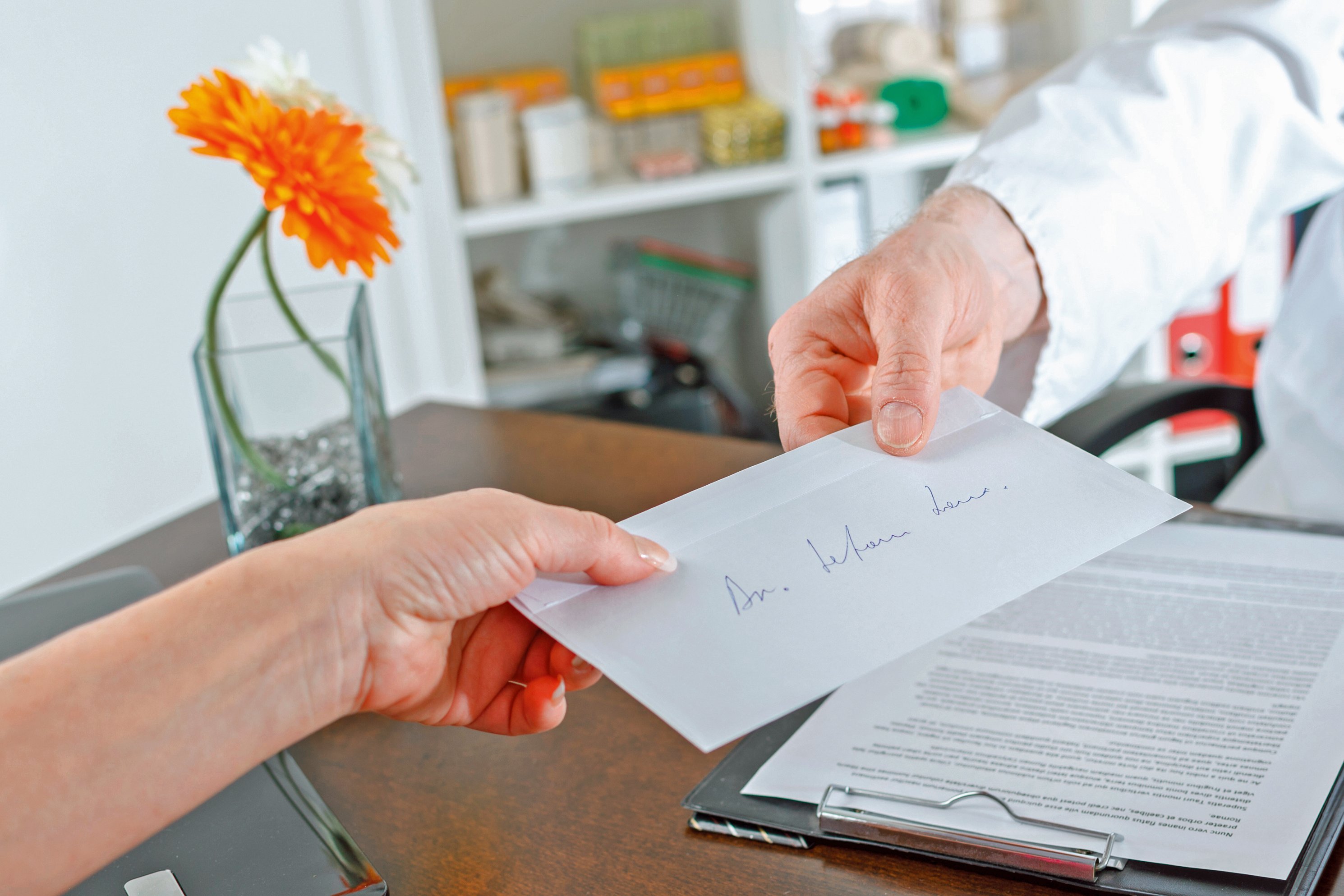Elektronische Patientenakte Medizinische Unterlagen wurden bisher überwiegend händisch übergeben.